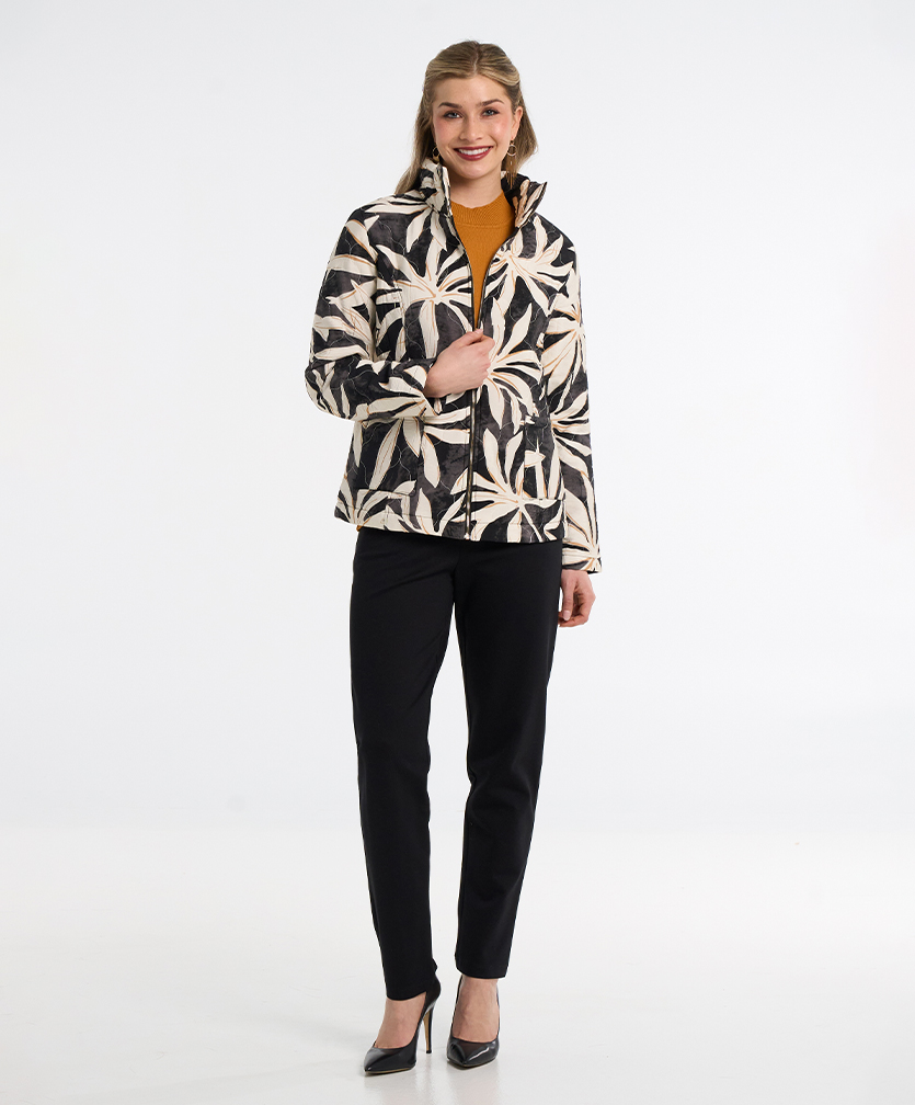 Collection de vêtements pour femme Moffi par Moffi International. Manteau noir avec fleus blanches.