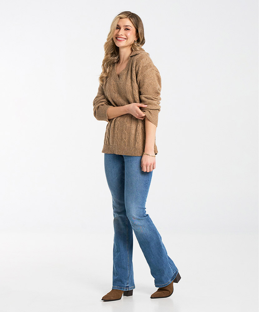 Collection de vêtements pour femme Moffi par Moffi International. Long pull en laine beige.