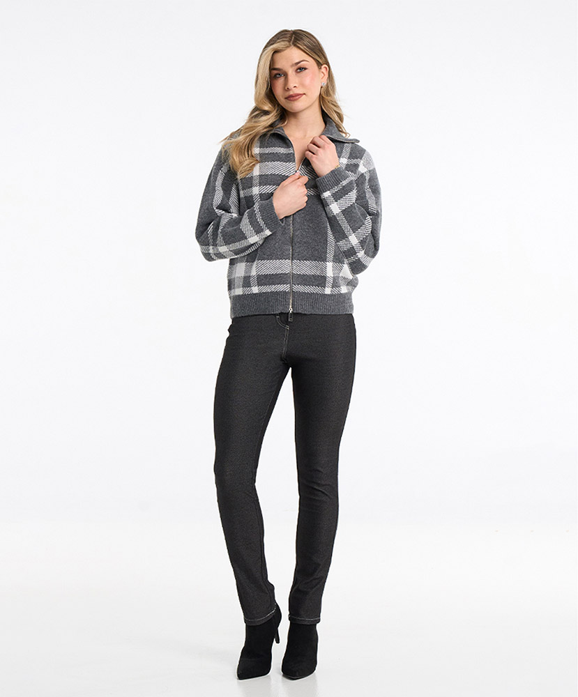 Collection de vêtements pour femme Moffi par Moffi International. Veste grise et blanche avec zip.